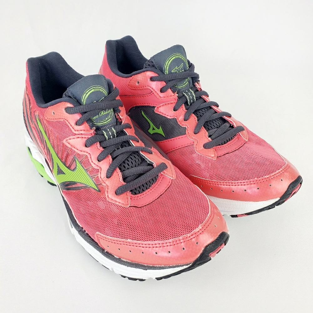 Mizuno wave Riders 16 Womens size 7 pink
